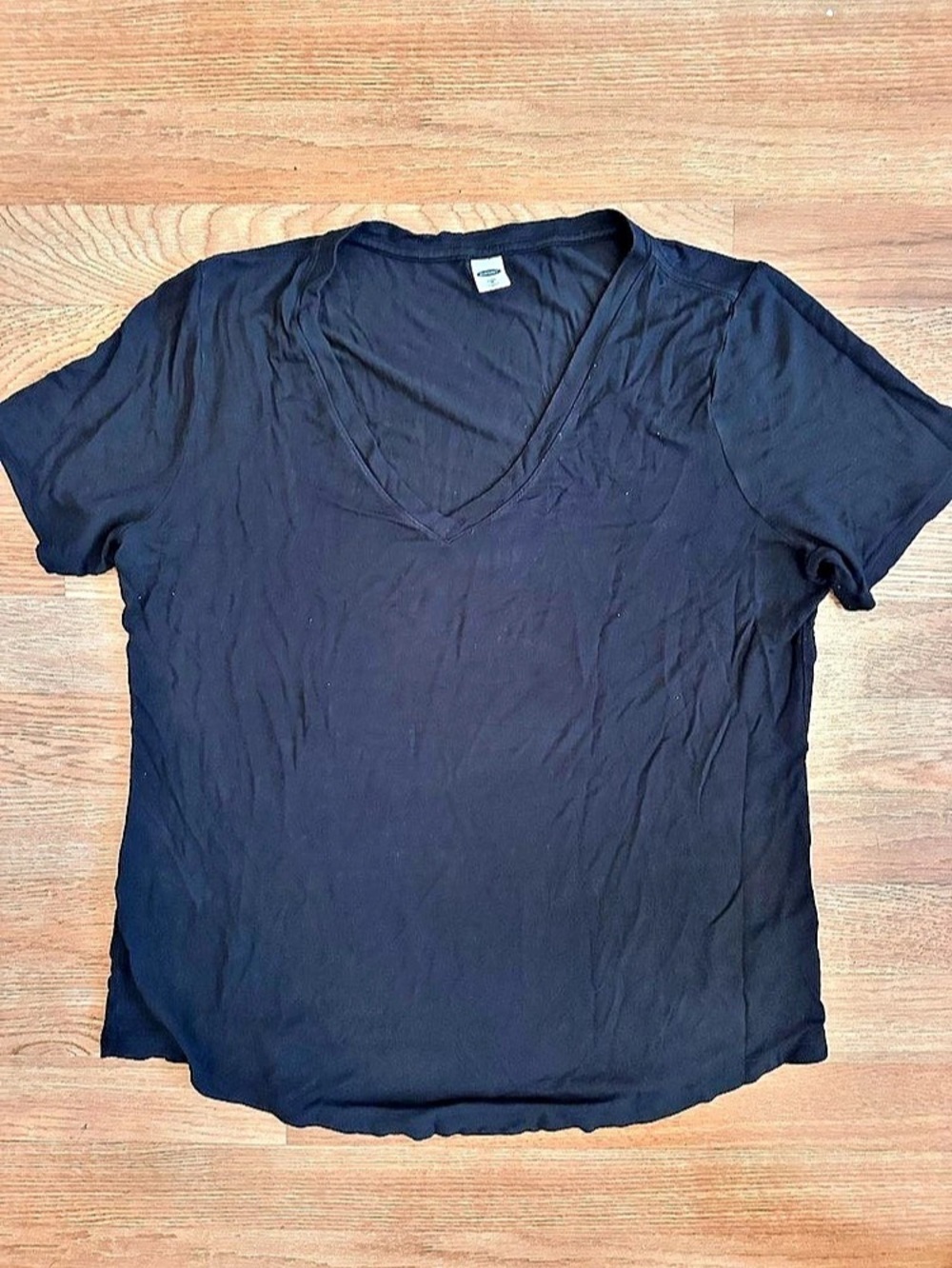 Old Navy Luxe V-Neck T-Shirt Short Sleeve Tee in Black, Medium